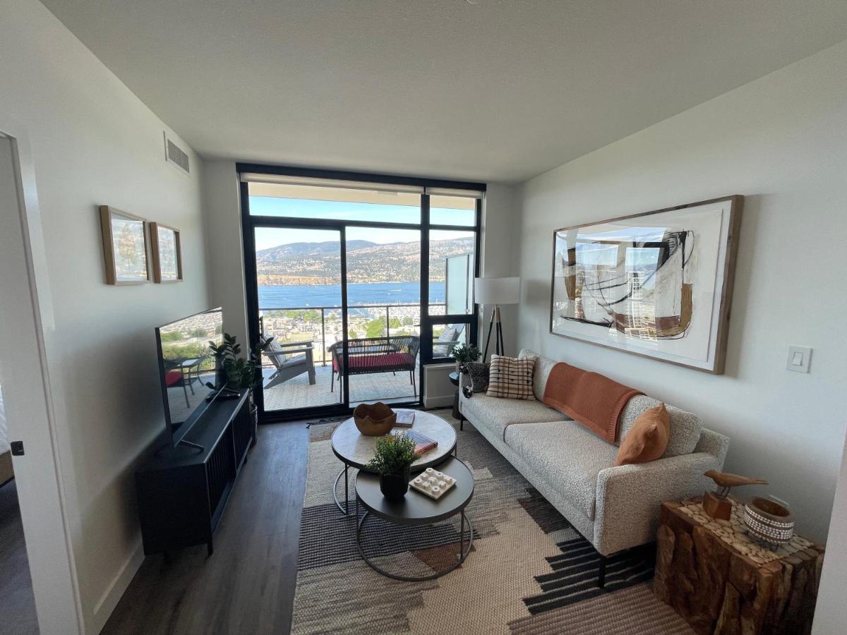 Awesome View 21 Two Bedroom One Bath Downtown Lake View Near Beach Kelowna Exteriör bild