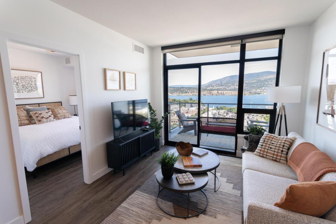Awesome View 21 Two Bedroom One Bath Downtown Lake View Near Beach Kelowna Exteriör bild