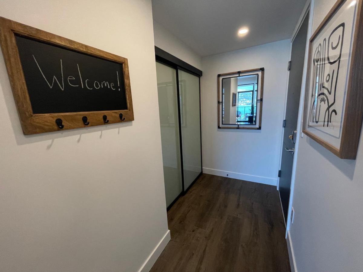 Awesome View 21 Two Bedroom One Bath Downtown Lake View Near Beach Kelowna Exteriör bild