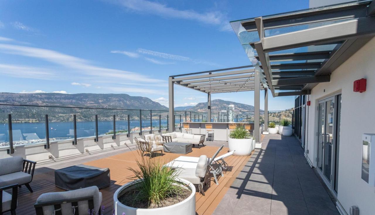 Awesome View 21 Two Bedroom One Bath Downtown Lake View Near Beach Kelowna Exteriör bild